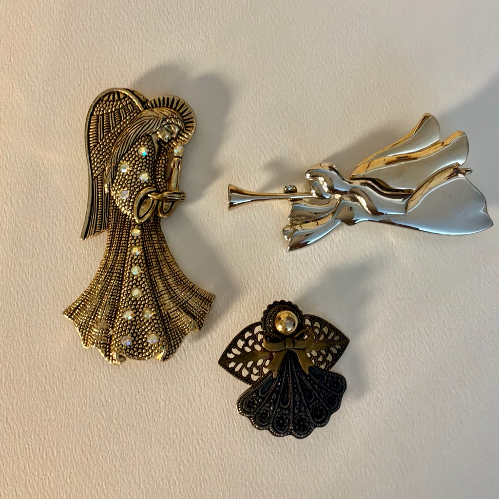 Vintage 90s3 Festive Angel Brooches 14$